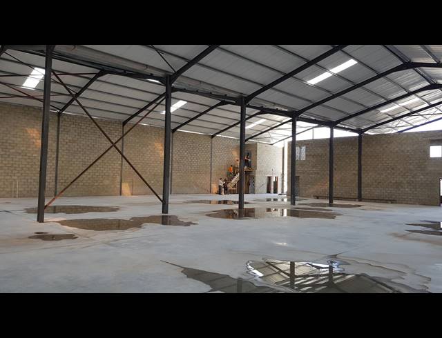 1,107M² FACTORY TO LET IN SAXENBURG PARK 2